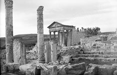 Pristyles du capitole  Dougga, ruines romaines  - Tunisie (Dougga)  - 1947